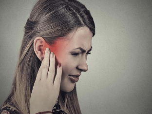 Болит ухо: как и чем лечить, первая помощь