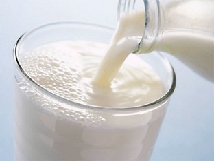 Чем нормализованное молоко отличается от обычного цельного