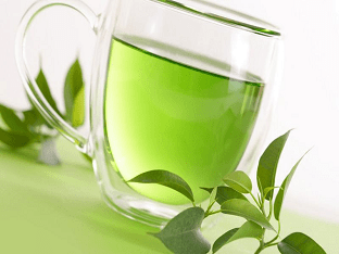 Чем полезен зеленый чай для женщин, от чего он помогает