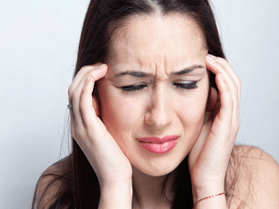 Болит голова и давит на глаза: возможные причины и лечение