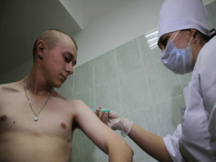 Делают ли профилактические прививки военнослужащим