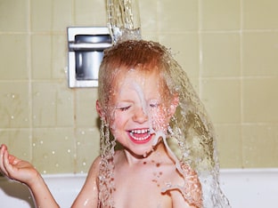 Как правильно начать закалять детей холодной водой