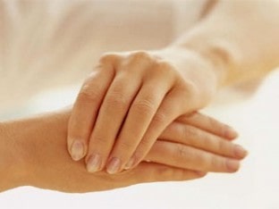 Что делать, если трескается кожа на пальцах рук