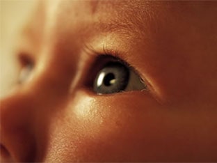 Опасность катаракты и ее лечение у детей