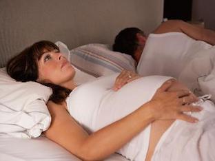 Бессонница при беременности: нормально ли это