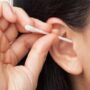 Зуд в ушах: причины, сопутствующие симптомы, лечение
