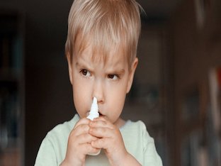 Безопасные сосудосуживающие капли в нос для детей