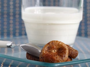 Почему полезен инжир с молоком от кашля