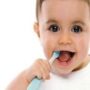 С какого возраста начинать чистить зубы малышу?